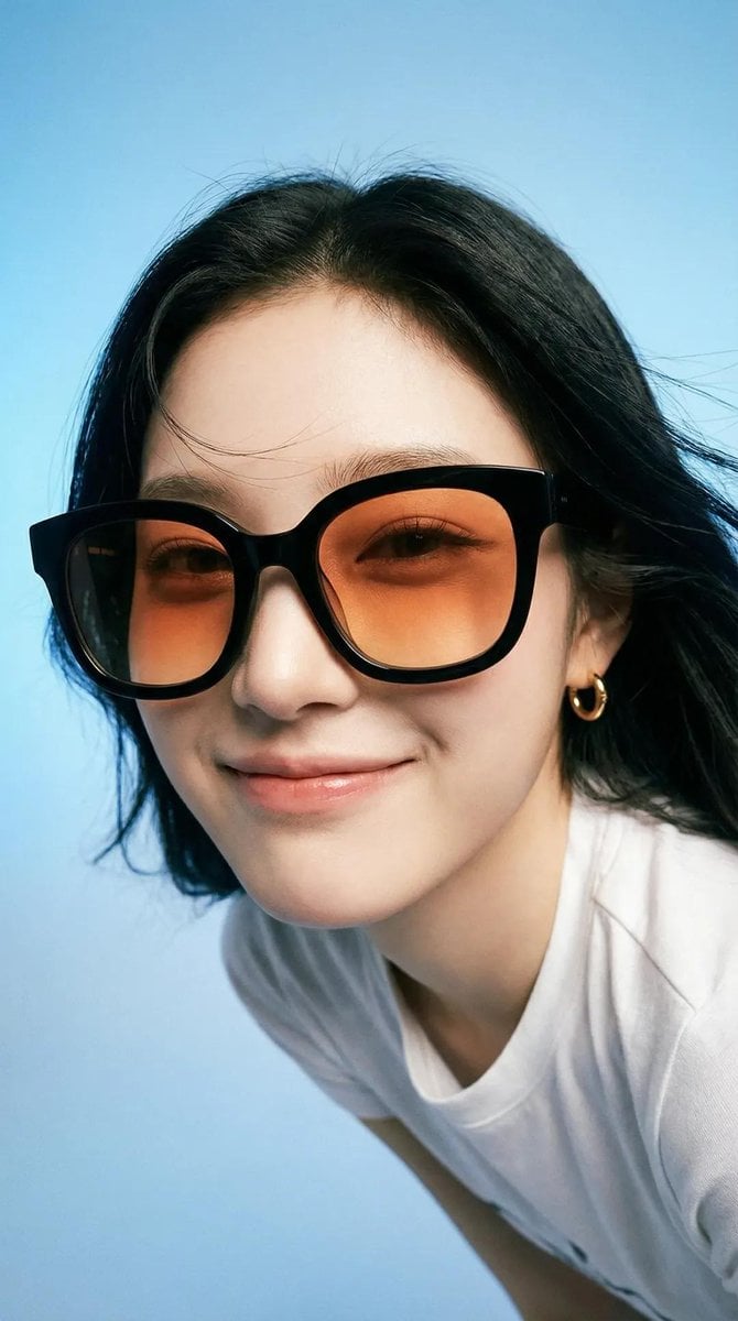 Editorial Portrait Smiling Woman Blue Studio Sunglasses